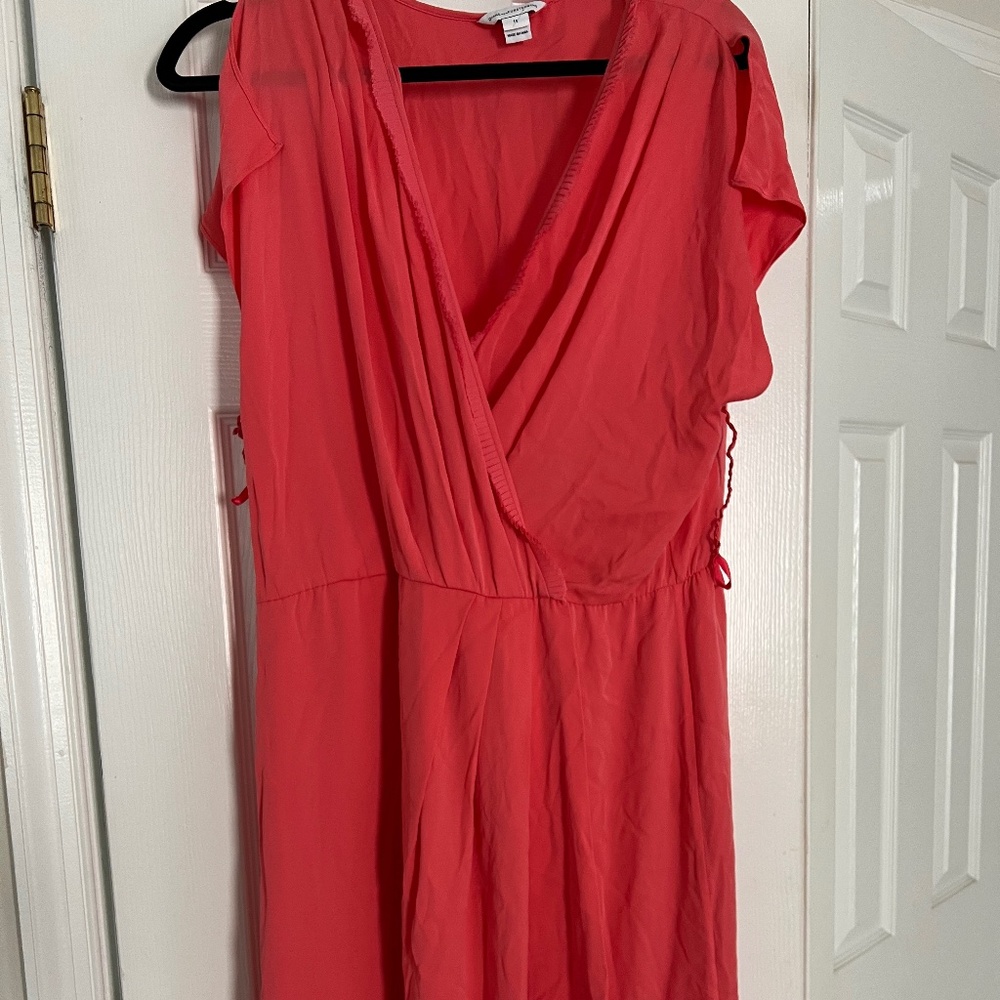 DVF Diane von Furstenberg Coral pink silk dress, chic! Size 14